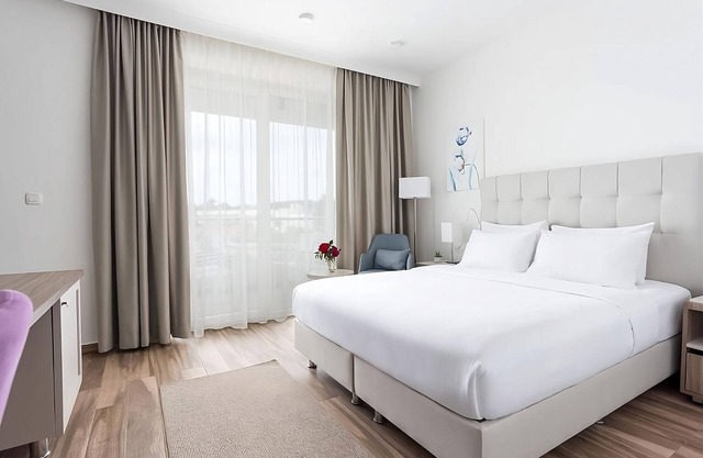 Enjoy a Hassle-Free and Suiting Stay! Beachfront, Outdoor Pools & Free Parking!