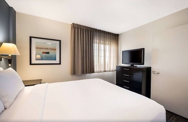 Enjoy a Memorable Stay in Gahanna with Exceptional Amenities Next to the Airport