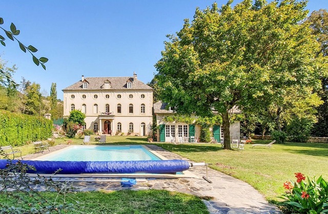 Enjoy a wonderful vacation in this appealing and comfortable vacation home!