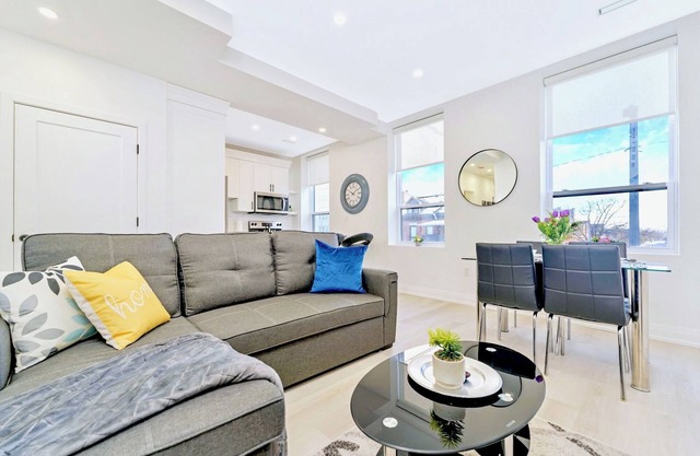 Enjoy at this centrally located apartment on James St. S. Newly reno'd 2-BR apt!