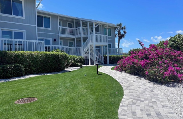 ENJOY DISCOUNTS ALL SUMMER LONG Amazing Top Floor 2/2 Boca Grande North Condo