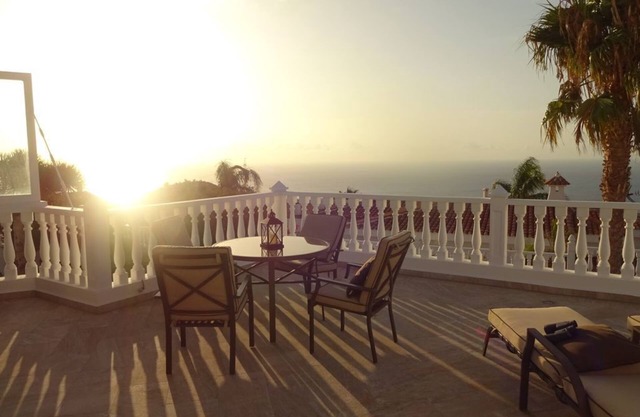 Enjoy life away from mass tourism with a fantastic sea view!