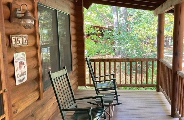 Enjoy our upscale, clean & well-equipped cabin in a beautiful setting.