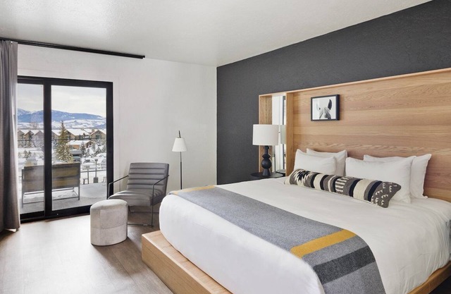 Enjoy Scenic Mountain Romance in Our Lodge-Style Suites w/Hot Tub - Pets!