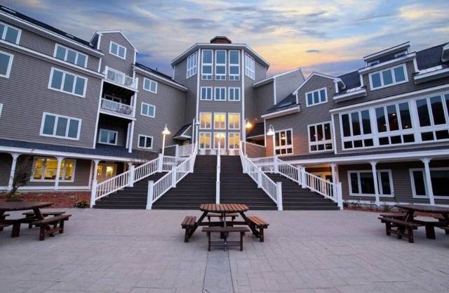 Enjoy snowball fights or romantic nights in a 1BD vacation apartment