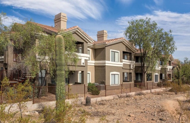 Enjoy the beautiful setting with your family in this 2BD condo w/resort amenities