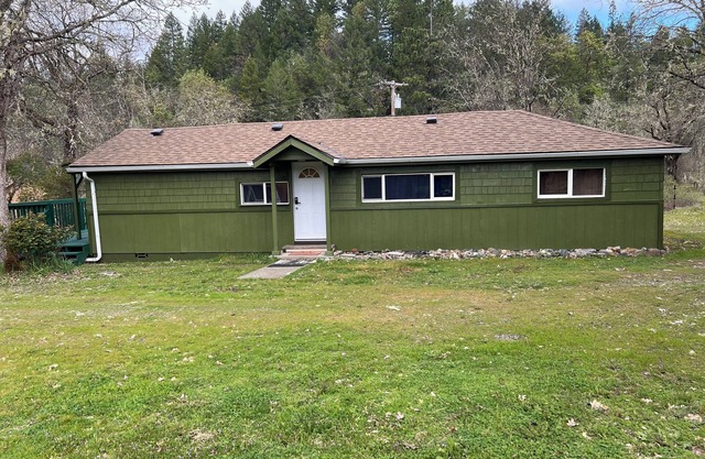 Enjoy the Hobbit House! nCharming 2-bedroom 1-bathroom house in Kerby, Oregon