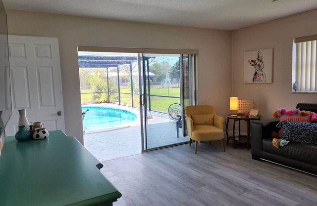 Enjoy the most beautiful sunsets by the pool *small pets welcome *child friendly