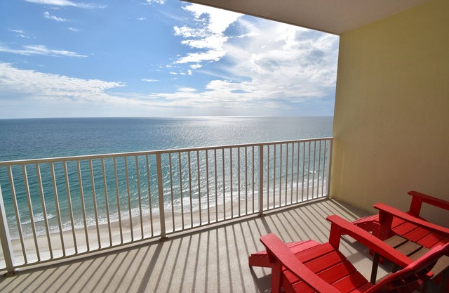 Enjoy this Beachfront Condo with Amazing Views!