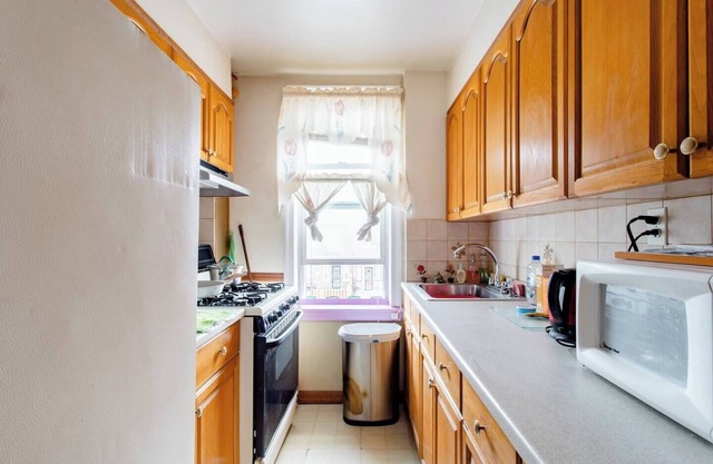 Enjoy this Brooklyn room made for royalty, decorated like The Back Room club