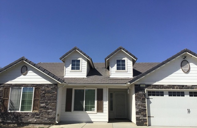 Enjoy this warm residential property located near hwy 198 and hwy 41. n