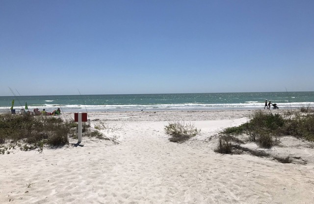 Enjoy white sand, amazing sunsets in a beautiful, comfortable, renovated condo