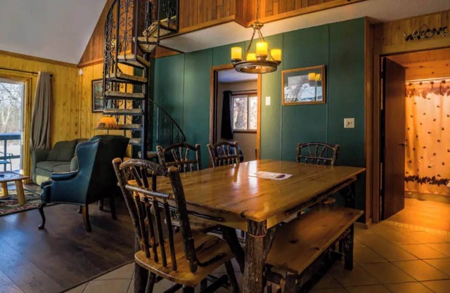 Enjoy your own private deck with a lakeview in Room 20 - The Bay House - Curriers Lakeview Lodge