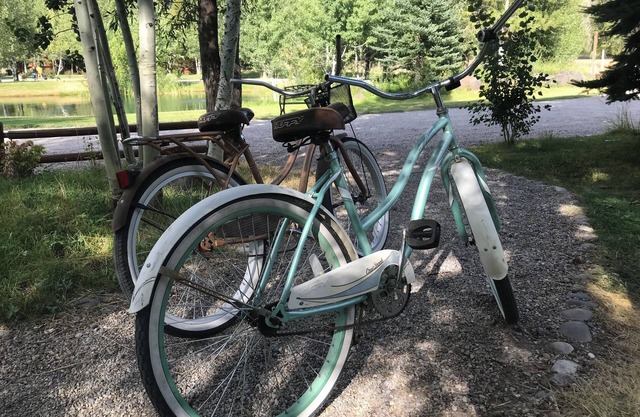 Enjoyable 1-bedroom “Mallard” Log Cabin in Ririe