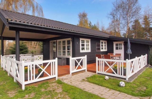 "Enola" - 900m from the sea by Interhome