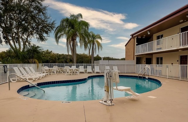 Ensuring a Very Comfortable & Memorable Stay! Pool, Pet-friendly, Free Parking!