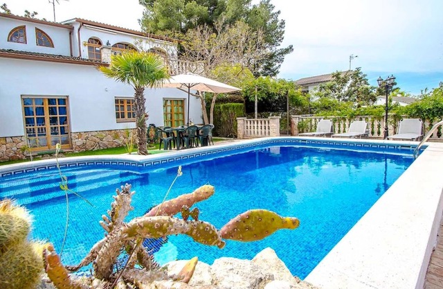 Enticing Elegance - 10min to Costa Dorada beaches!
