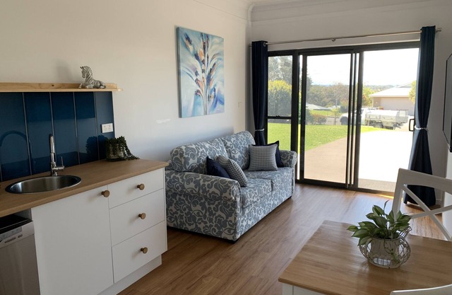 Entire 1br 50sm guest suite 3mins to beach shops restaurants small dog welcome.n