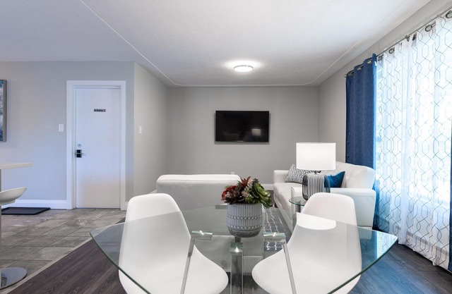 ENTIRE 2 BEDROOM APARTMENT UPTOWN WATERLOO