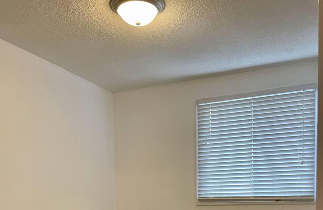 Entire Apartment. Few minutes away from downtown Ottawa.