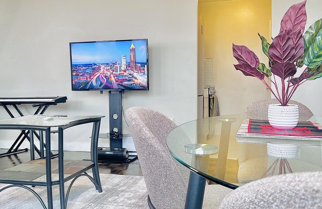 Entire Cozy Apartment In York
