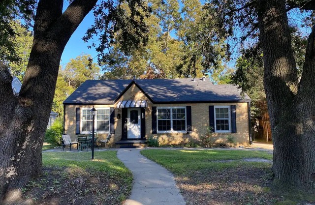 Entire Cozy Cottage Historical Tyler Azalea District