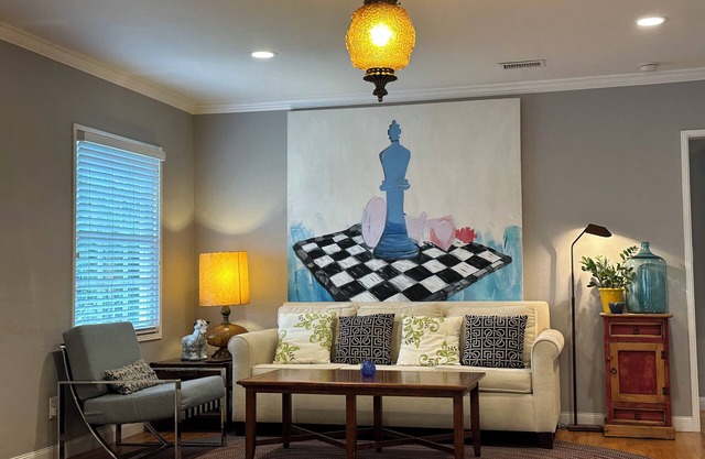 Entire Cozy SoCal Sweet House in Anaheim Historical Colony - 31 nights minimum