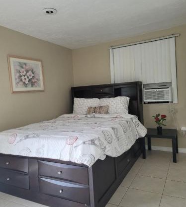 Entire Guesthouse 5 mins to Siesta Key & downtown