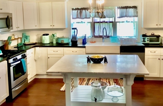 ENTIRE HOME A Beautiful Home On Half Acre Minutes From The City