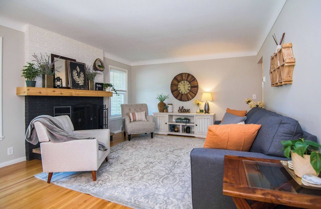 Entire Home in Minneapolis by Airport & Mall of America!