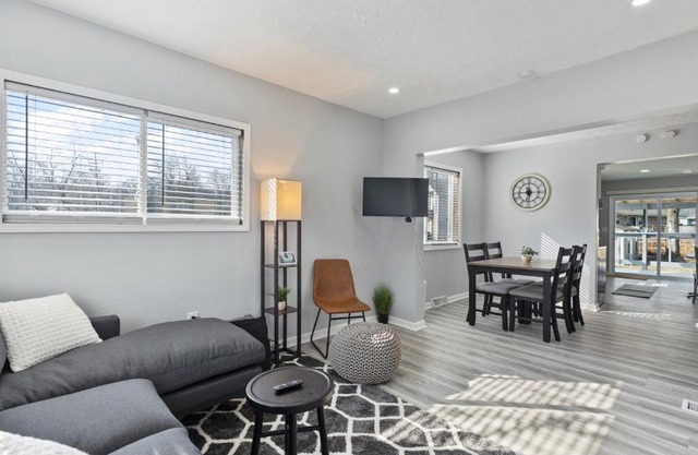 Entire Home Near MSU and Local Hospitals with Fast Wi-Fi & Dedicated Office