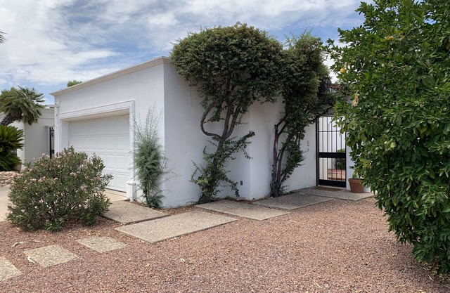 Entire Home on The Golf Course. Great location/Quiet/Bike friendly