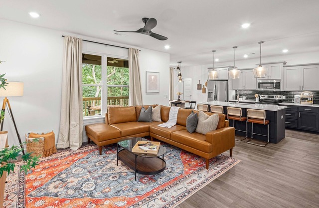 Entire Home w/Kitchen & Grill Near Trails in Bella Vista