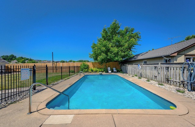 Entire House with pool in Niagara-on-the-lake close to Niagara Falls