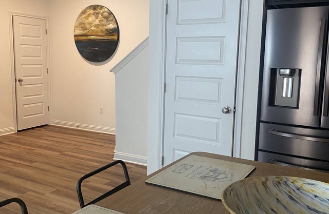 Entire house 2 bedrooms near COTA and airport