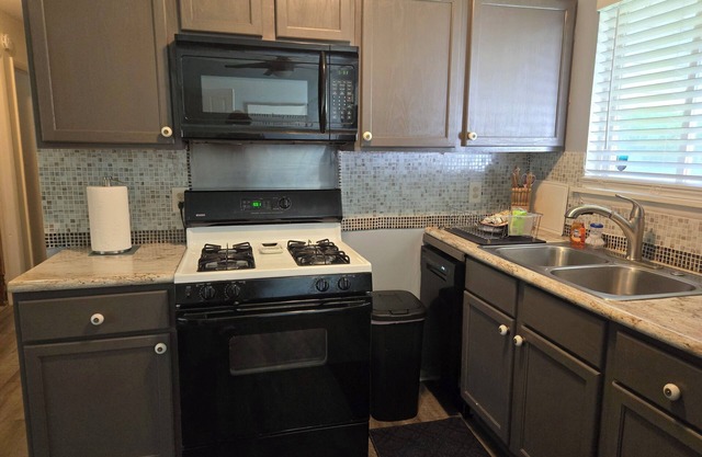 Entire House. Perfect for a couple, families or executives and corporate stays.