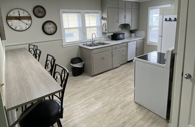 Entire House within walking distance to NSU! 150’ from campus. 3 bedrooms