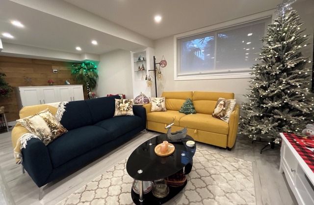 Entire Modern Cozy basement apartment with hot Tub