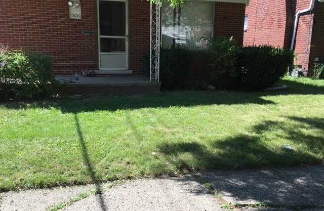 Entire pet friendly single home. 3 Bedrooms.Sleeps up to 10 people.