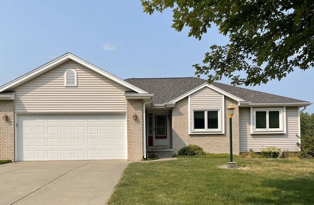 Entire Premier Single House by 27th St & Pine Lake Rd, 14 Minutes to Downtown