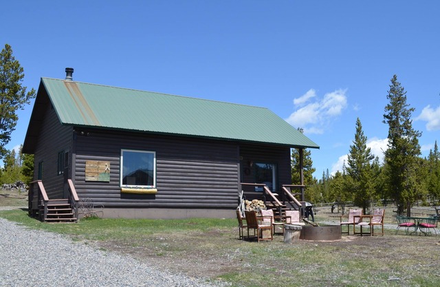 Entire rustic cabin on Union Pass hosted by Tanya