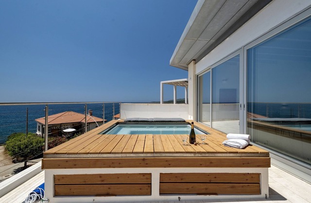 Entire Seafront Villa with rooftop Pool 10 guests