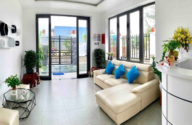 Entire top floor ✯2 deluxe rooms ✯4 double beds ✯Breakfast ✯Pool ✯Beach ✯Netflix