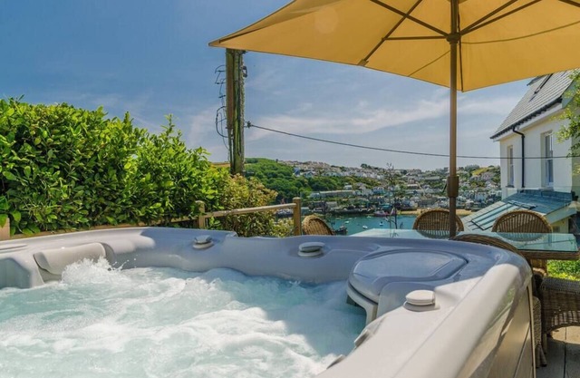 Entire Victorian schoolhouse with hot tub and harbour views