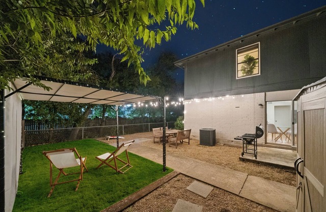 Epic Indoor/Outdoor Living by Downtown Austin