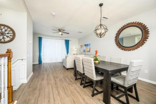 Epic Universe New Listing Beautiful Townhome, Vista Cay 4019