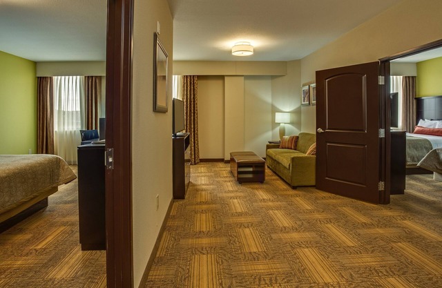 Equipped Suite Near ATL | Free Breakfast + 24h Business Center!