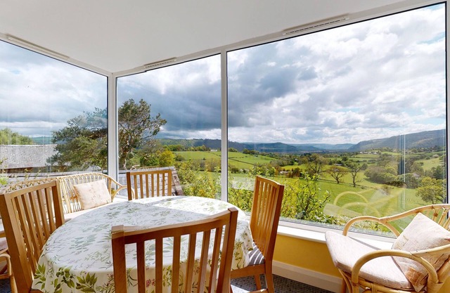 Eryl - Three Bedroom Cottage, Sleeps 5