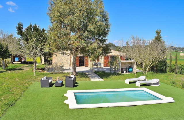 Es Camp Pla 087 cosy finca with private pool, terrace, garden, barbecue and air-conditioning