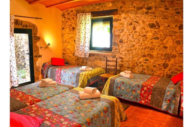 CHARMING RURAL HOUSE WITH POOL AND GARDEN, INTERIOR COSTA BRAVA